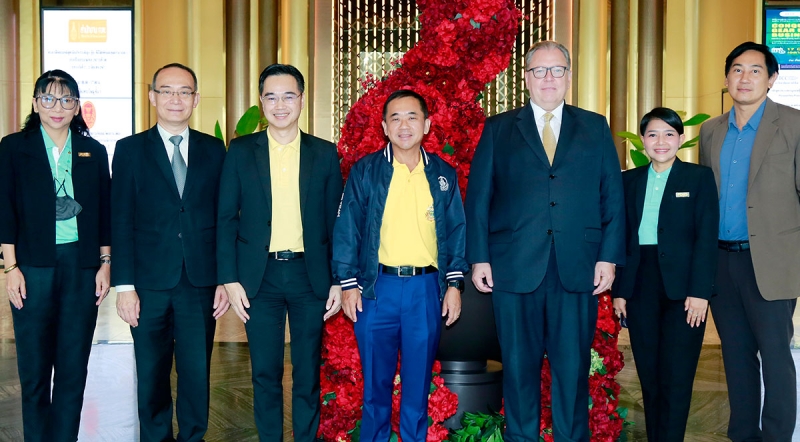 เตรียมความพร้อมให้ผู้ประกอบการ : ศ.พิเศษ วิศิษฏ์ วิศิษฏ์สรอรรถ ปลัดกระทรวงดิจิทัลเพื่อเศรษฐกิจ
และสังคม เปิดการประชุมเชิงปฏิบัติการ หัวข้อเรื่อง “แนวทางส่งเสริมผู้ประกอบการในการเริ่มต้น
ธุรกิจและความพร้อมในการเป็นผู้ประกอบการ” โดยมี เวทางค์ พ่วงทรัพย์ รองปลัดกระทรวงฯ พร้อมคณะผู้บริหารกระทรวงฯ และคณะผู้บริหารโรงแรมฯ ต้อนรับ ที่ โรงแรมอัศวิน แกรนด์ คอนเวนชั่น