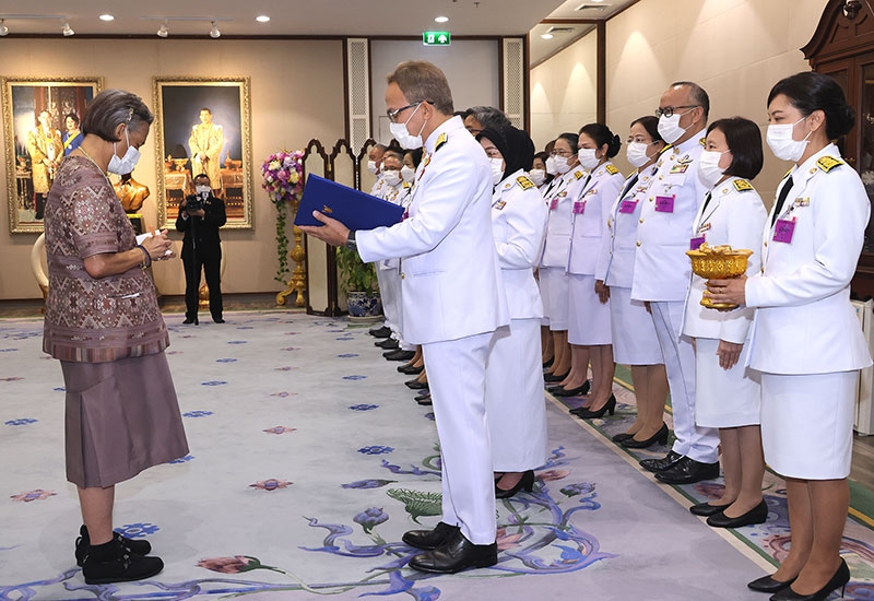 สมเด็จพระกนิษฐาธิราชเจ้า กรมสมเด็จพระเทพรัตนราชสุดาฯ สยามบรมราชกุมารี เสด็จออก ณ วังสระปทุม พระราชทานพระราชวโรกาสให้ นายอนุกูล ปีดแก้ว ปลัดกระทรวงการพัฒนาสังคมและความมั่นคงของมนุษย์ และคณะกรรมการอำนวยการออกร้านงานกาชาดกระทวงการพัฒนาสังคมฯ เฝ้าทูลละอองพระบาท ทูลเกล้าทูลกระหม่อมถวายเงินรายได้
จากการออกร้านงานกาชาด ประจำปี 2566 เพื่อบำรุงสภากาชาดไทย เมื่อวันอังคารที่ 10 กันยายน 2567 เวลา 14.30 น.

