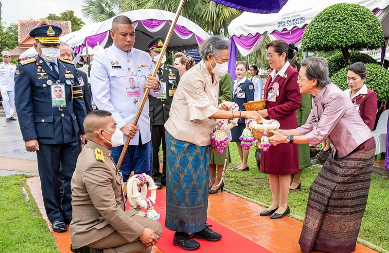 สมเด็จพระกนิษฐาธิราชเจ้า กรมสมเด็จพระเทพรัตนราชสุดา ฯ สยามบรมราชกุมารี อุปนายิกาผู้อำนวยการสภากาชาดไทย เสด็จพระราชดำเนินไปทรงบำเพ็ญพระราชกุศลถวายผ้าพระกฐินสภากาชาดไทย ประจำปี 2567 ณ วัดพระบรมธาตุสวี อำเภอสวี จังหวัดชุมพร ซึ่งสภากาชาดไทย จัดเป็นประจำทุกปี เพื่อให้เจ้าหน้าที่ของสภากาชาดไทย และเหล่ากาชาดจังหวัดทุกจังหวัด รวมทั้งประชาชนได้ทำบุญร่วมกัน โดยมียอดเงินบริจาคโดยเสด็จพระราชกุศล 6,668,029.99 บาท เพื่อใช้ในการบูรณปฏิสังขรณ์วัด เมื่อวันจันทร์ที่ 4 พฤศจิกายน 2567 เวลา 11.00 น.