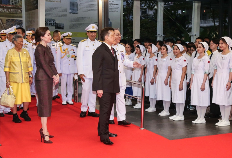 พระบาทสมเด็จพระเจ้าอยู่หัว และ สมเด็จพระนางเจ้าฯ พระบรมราชินี เสด็จพระราชดำเนินไปทรงเปิดอาคารจักรีทศมรามาธิบดินทร์ ณ โรงพยาบาลจุฬาลงกรณ์ สภากาชาดไทย เขตปทุมวัน กรุงเทพมหานคร ที่สร้างขึ้นเพื่อเพิ่มพื้นที่และขยายการให้บริการผู้ป่วยนอก มุ่งให้บริการที่มีประสิทธิภาพ รวดเร็ว และครบวงจร ตั้งอยู่ระหว่างอาคาร ภปร. และอาคาร สก. สูง 15 ชั้น และชั้นใต้ดิน 4 ชั้น มีพื้นที่ใช้สอยรวม 50,000 ตารางเมตร โอกาสนี้ สมเด็จพระกนิษฐาธิราชเจ้า กรมสมเด็จพระเทพรัตนราชสุดาฯ สยามบรมราชกุมารี อุปนายิกาผู้อำนวยการสภากาชาดไทย เฝ้าทูลละอองธุลีพระบาทฯ เมื่อวันอาทิตย์ที่ 17 พฤศจิกายน 2567