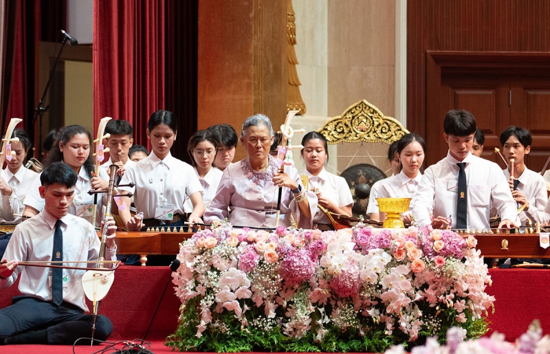 สมเด็จพระกนิษฐาธิราชเจ้า กรมสมเด็จพระเทพรัตนราชสุดาฯ สยามบรมราชกุมารี เสด็จพระราชดำเนิน
ไปทรงเป็นประธานในพิธีไหว้ครูดนตรีไทย ชมรมดนตรีไทย สโมสรนิสิตจุฬาลงกรณ์มหาวิทยาลัย
ประจำปีการศึกษา 2567 ในการนี้ ทรงดนตรีร่วมกับวงนิสิตปัจจุบันในเพลงโหมโรงมหาจุฬาลงกรณ์ ณ หอประชุม
จุฬาลงกรณ์มหาวิทยาลัย เขตปทุมวัน กรุงเทพมหานคร เมื่อวันอาทิตย์ที่ 17 พฤศจิกายน 2567

