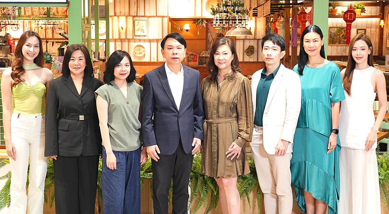 อร่อยสุดคุ้ม : ดร.ณัฐกิตติ์ ตั้งพูลสินธนา Chief Marketing Officer บมจ.เซ็นทรัลพัฒนา และ ผกาฉัตร
เตชาบูรพานนท์ Executive Vice President บมจ.ธนาคารกสิกรไทย ร่วมกันเปิดตัวแคมเปญ “มื้อนี้ K เลย”
มอบสิทธิพิเศษ 3 ต่อ เมื่อใช้จ่ายผ่านบัตรเครดิตกสิกรไทย ถึง 3 ม.ค. 2568 ที่ศูนย์การค้าเซ็นทรัล 6 สาขา ได้แก่
เซ็นทรัลเวิลด์, เซ็นทรัล ปิ่นเกล้า, เซ็นทรัล เวสต์เกต, เซ็นทรัล ลาดพร้าว, พระราม 3 และ พระราม 9

