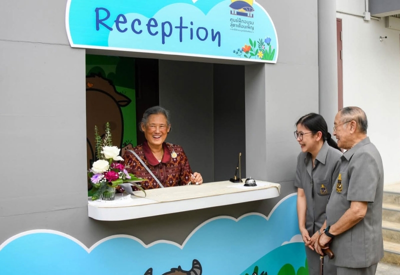 สมเด็จพระกนิษฐาธิราชเจ้า กรมสมเด็จพระเทพรัตนราชสุดาฯ สยามบรมราชกุมารี เสด็จพระราชดำเนินไปทรงเปิด “ศูนย์ฝึกอบรมสุดาเดือนเพ็ญและที่พักของมูลนิธิชัยพัฒนา” จังหวัดนครนายก โครงการฯ ตามแนวพระราชดำริ สร้างบนที่ดินของสภากาชาดไทย เนื้อที่ 8 ไร่เศษ เพื่อเป็นศูนย์ฝึกอบรมและเป็นที่พักของผู้มาศึกษาดูงานโครงการมูลนิธิชัยพัฒนา โดยเปิดให้บริการอย่างไม่เป็นทางการตั้งแต่ปี 2562 ประกอบด้วย อาคารพัก 7 อาคาร จำนวน 29 ห้อง รวม 106 เตียง