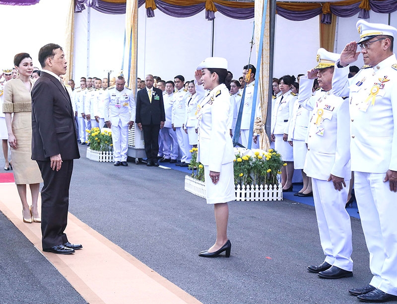 พระบาทสมเด็จพระเจ้าอยู่หัว และ สมเด็จพระนางเจ้าฯ พระบรมราชินี เสด็จฯ ไปทรงเปิด “สะพานทศมราชัน” และ
ทอดพระเนตรนิทรรศการความเป็นมาของการก่อสร้าง รูปแบบและแนวคิดการออกแบบงานสถาปัตยกรรมของสะพานทศมราชัน
สะพานคู่ขนานแม่น้ำ เจ้าพระยา แบบไม่มีเสาอยู่ในลำ น้ำ เจ้าพระยา ณ สะพานทศมราชัน ทางพิเศษสายพระราม 3 -ดาวคะนอง
- วงแหวนรอบนอกกรุงเทพมหานครด้านตะวันตก เขตยานนาวา กรุงเทพมหานคร เมื่อวันเสาร์ที่ 14 ธันวาคม 2567