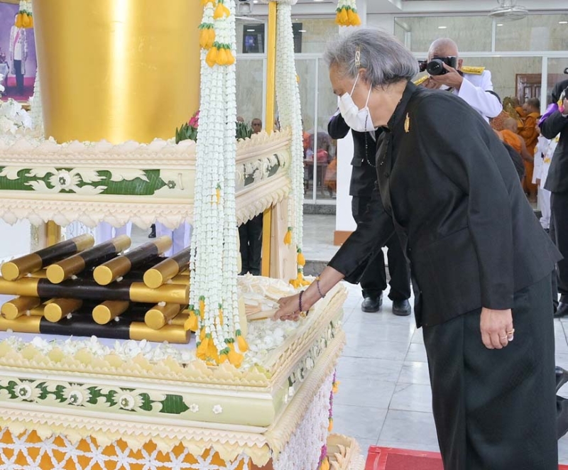 สมเด็จพระกนิษฐา
ธิราชเจ้า กรมสมเด็จ
พระเทพรัตนราชสุดาฯ สยามบรมราชกุมารี เสด็จพระราชดำเนินไป
ในการพระราชทาน
เพลิงศพ นายธารทอง
จันทรางศุ ซึ่งได้
ทำงานเป็นอาสา
สมัครในโครงการตามพระราชดำริ
สมเด็จพระกนิษฐา
ธิราชเจ้าฯ หลายวาระ
ณ วัดเทพศิริน
ทราวาสราชวรวิหาร
เขตป้อมปราบศัตรูพ่าย กรุงเทพมหานคร เมื่อวันอาทิตย์ที่
22 ธันวาคม 2567
เวลา 17.39 น.

