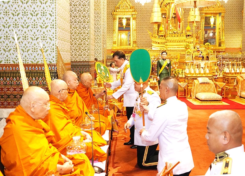 พระบาทสมเด็จพระเจ้าอยู่หัว และ สมเด็จพระนางเจ้าฯ พระบรมราชินี เสด็จพระราชดำเนินไปในการพระราชพิธีสมมงคล พระชนมายุเท่าพระบาทสมเด็จพระพุทธยอดฟ้าจุฬาโลกมหาราช สมเด็จพระปฐมบรมกษัตริยาธิราชแห่งพระราชวงศ์จักรี วันที่ 14 มกราคม พุทธศักราช 2568 วันที่พระบาทสมเด็จพระเจ้าอยู่หัว ทรงเจริญพระชนมายุ 26,469 วัน เท่าพระบาทสมเด็จพระพุทธยอดฟ้าจุฬาโลกมหาราช เพื่อทรงพระราชอุทิศถวายพระบาทสมเด็จพระพุทธยอดฟ้าจุฬาโลกมหาราช ด้วยทรงอนุสรณ์คำนึงถึงพระราชกรณียกิจที่ทรงสร้างกรุงรัตนโกสินทร์ให้เป็นปึกแผ่นร่มเย็น ทรงเป็นนักรบที่เข้มแข็งและนักปกครองที่ชาญฉลาด ทรงทำนุบำรุงพระพุทธศาสนา ทรงเอาพระราชหฤทัยใส่และทรงให้ความสำคัญในการดูแลทุกข์สุขของประชาชนในทุกด้าน ทรงประกอบพระราชกรณียกิจนำความร่มเย็นเป็นสุขมาสู่อาณาราษฎร และนำความเจริญรุ่งเรืองมาสู่บ้านเมือง ณ พระที่นั่งอมรินทรวินิจฉัย พระบรมมหาราชวัง เมื่อวันอังคารที่ 14 มกราคม 2568 เวลา 17.11 น.

