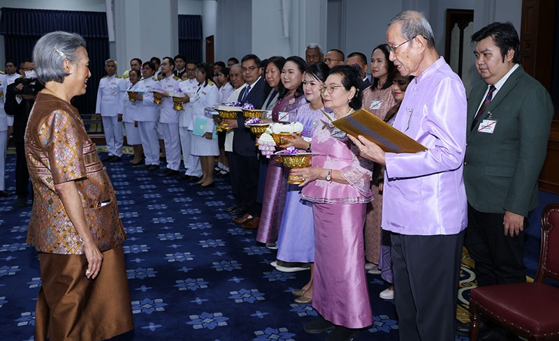 สมเด็จพระกนิษฐาธิราชเจ้า กรมสมเด็จพระเทพรัตนราชสุดาฯ สยามบรมราชกุมารี เสด็จลง ณ ศาลาดุสิดาลัย สวนจิตรลดา พระราชทานพระราชวโรกาสให้ นายสุวัฒน์ ไวจรรยา ศิลปินดีเด่น สาขาวรรณศิลป์ จังหวัดนนทบุรี และคณะ เฝ้าทูลละอองธุลีพระบาท ทูลเกล้าทูลกระหม่อมถวายเงินโดยเสด็จพระราชกุศลตามพระราชอัธยาศัย และถวายหนังสือ
ส่งเสริมการอ่านบทร้อยกรอง เพื่อพระราชทานห้องสมุดโรงเรียนต่างๆ เมื่อวันจันทร์ที่ 10 กุมภาพันธ์ 2568 เวลา 14.00 น.

