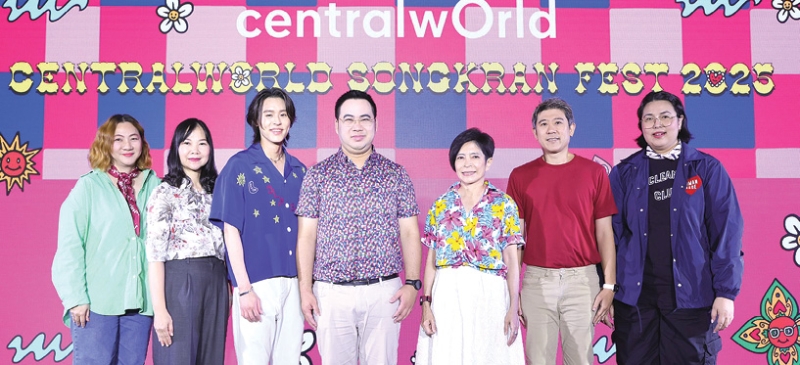 สงกรานต์สุดชุ่มฉ่ำ : รุจิเรศ นีรปัทมะ ผช.กก.ผจก.สายงานรัฐกิจสัมพันธ์ฯ บมจ.เซ็นทรัลพัฒนา และ
พิมพ์พร งามขจรวิวัฒน์ Asset Director & Head of Business Transformation ต้อนรับ พลภูมิ วิภัติภูมิประเทศ ผู้ช่วยรัฐมนตรีประจำกระทรวงวัฒนธรรม ในงาน “centralwOrld Songkran Fest 2025” โดยมี
บิวกิ้น พุฒิพงศ์ อัสสรัตนกุล ศิลปินนักร้องและนักแสดงวัยรุ่นชื่อดัง ร่วมงาน ที่ ศูนย์การค้าเซ็นทรัลเวิลด์