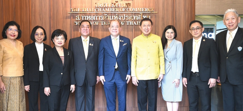 ร่วมกันขับเคลื่อนเศรษฐกิจไทย : สนั่น อังอุบลกุล ต้อนรับ พิชัย นริพทะพันธุ์ รมว.พาณิชย์ ในโอกาส
นำคณะผู้บริหารกระทรวงพาณิชย์ ร่วมหารือกับหอการค้าไทยเพื่อขับเคลื่อนเศรษฐกิจไทยด้านการค้าและ
การลงทุน รับมือการเปลี่ยนแปลงของการค้าระหว่างประเทศ โดยมี ดร.พจน์ อร่ามวัฒนานนท์, อรมน
ทรัพย์ทวีธรรม และ สุนันทา กังวาลกุลกิจ ร่วมต้อนรับ ที่ หอการค้าไทย ถนนราชบพิธ กรุงเทพมหานคร
