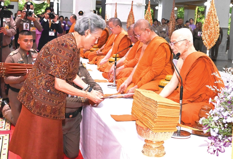 สมเด็จพระกนิษฐาธิราชเจ้า กรมสมเด็จพระเทพรัตนราชสุดาฯ สยามบรมราชกุมารี เสด็จพระราชดำเนินไปทรงเป็นประธานในงาน “วิวัฒนายุมงคล สายใจไทย” ในโอกาสครบรอบ 50 ปี ของมูลนิธิสายใจไทยในพระบรมราชูปถัมภ์ เพื่อรำลึกถึง
พระมหากรุณาธิคุณของพระมหากษัตริย์ คุณความดีของผู้ที่เสียสละเพื่อชาติและความอยู่เป็นสุขของประชาชน ตลอดจนผู้ที่เคยช่วยงานมูลนิธิฯ ณ ศาลาราชศรัทธา วัดปทุมวนารามราชวรวิหาร กรุงเทพมหานคร เมื่อวันอังคารที่ 29 เมษายน 2568