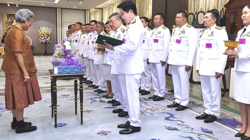 สมเด็จพระกนิษฐาธิราชเจ้า กรมสมเด็จพระเทพรัตนราชสุดาฯ สยามบรมราชกุมารี เสด็จออก ณ วังสระปทุม พระราชทานพระราชวโรกาสให้ นายอัครา พรหมเผ่า รัฐมนตรีช่วยว่าการกระทรวงเกษตรและสหกรณ์ นำคณะผู้บริหารกระทรวงเกษตรและสหกรณ์ เฝ้าทูลละอองพระบาท ทูลเกล้าทูลกระหม่อมถวายเงินรายได้จากการออกร้านงานกาชาด
ของกระทรวงเกษตรและสหกรณ์ ประจำปี 2566 เพื่อบำรุงสภากาชาดไทย เมื่อวันพุธที่ 30 เมษายน 2568 เวลา 15.00 น.