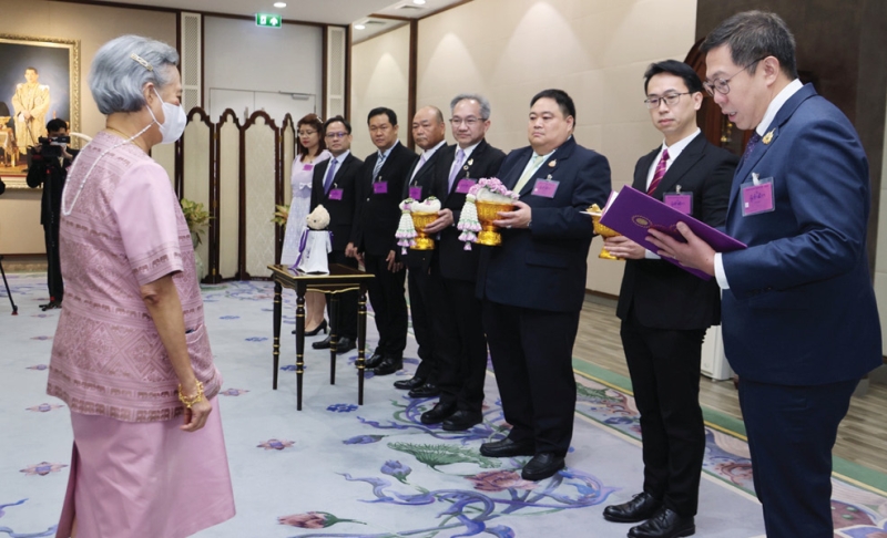 สมเด็จพระกนิษฐาธิราชเจ้า กรมสมเด็จพระเทพรัตนราชสุดาฯ สยามบรมราชกุมารี เสด็จออก ณ วังสระปทุม พระราชทาน
พระราชวโรกาสให้ ศ.ศุภสวัสดิ์ ชัชวาลย์ อธิการบดีมหาวิทยาลัยธรรมศาสตร์ และประธานคณะกรรมการอำนวยการสถาบันเทคโนโลยีนานาชาติสิรินธร นำคณะผู้บริหารสถาบันฯ เฝ้าทูลละอองพระบาท กราบบังคมทูลรายงานผลการดำเนินงาน
ของสถาบันฯ และทูลเกล้าฯ ถวายเงินโดยเสด็จพระราชกุศลตามพระราชอัธยาศัย เมื่อวันศุกร์ที่ 2 พฤษภาคม 2568