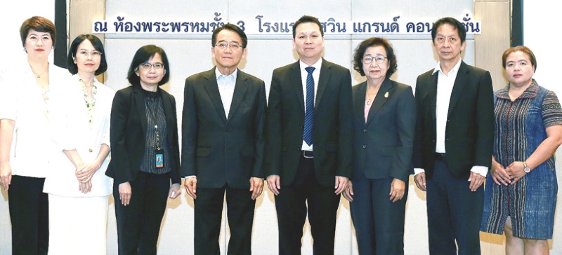 รับฟังความคิดเห็น : วุฒิทัต ตันติเวสส รองอธิบดีกรมธุรกิจพลังงาน เปิดการสัมมนา “โครงการค่าใช้จ่ายในการศึกษาเพื่อปรับปรุงระบบการค้าและมาตรฐานความปลอดภัยก๊าซปิโตรเลียมเหลวภาคครัวเรือน” จัดโดย
มูลนิธิเพื่อสถาบันปิโตรเลียมและพลังงานแห่งประเทศไทย โดยมี วีระพล จิรประดิษฐกุล, พูนทรัพย์ สกุณี และ ดร.เรืองศักดิ์ ฐิติรัตน์สกุล 3 ที่ปรึกษาร่วมงาน ที่ โรงแรมอัศวิน แกรนด์ คอนเวนชั่น เขตหลักสี่