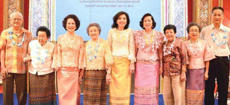 เพื่อนกลุ่ม “นิวเวฟ” : สายพิณ พหลโยธิน จัดงานรดน้ำขอพรผู้อาวุโสและอวยพรวันคล้ายวันเกิดแด่ มุกดา จิราธิวัฒน์ เอื้อวัฒนะสกุล โดยมี ขจิตพรรณ ไทยเพ็ชร, ชาติชาย โฆษิตวัฒนฤกษ์, ศิริชัย
จันทร์สว่าง, อารีย์ เตชะหรูวิจิตร, สุพรรณรัศม์ ศิริหงษ์, ศุลีมาศ สุทธิสัมพัทน์, แพรสี วังแก้ว พร้อมอดีต
ผู้พิพากษาและผู้พิพากษาสมทบ ศาลเยาวชนและครอบครัวกลางร่วมงาน ที่ โรงแรมมณเฑียร สุรวงศ์ กรุงเทพ