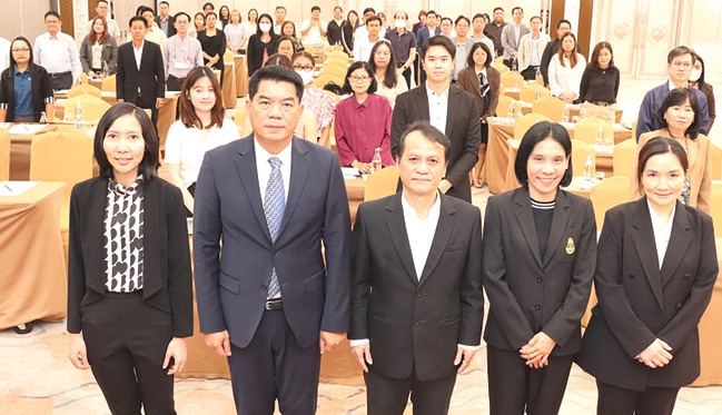 เสริมสร้างความรู้ : ศรชัย ชูวิเชียร รักษาราชการแทน รองเลขาธิการคณะกรรมการ ป.ป.ช. เปิดการสัมมนาหัวข้อ “นโยบายป้องกันการให้สินบนจากระดับบริหารสูงสุดและนำไปสู่การปฏิบัติในองค์กร” เพื่อให้เข้าใจการกำหนดมาตรการควบคุมภายในที่เหมาะสมเพื่อป้องการการให้สินบน ที่ โรงแรมดิ เอมเมอรัลด์