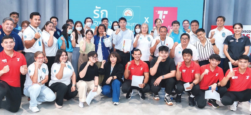 ใส่ใจสุขภาพอย่างยั่งยืน : วิลาวัลย์ วรุตพิพัฒน์ Chief People Officer บมจ.ไทยสมุทรประกันชีวิต จัดกิจกรรม “LOVE MINDSET WELLNESS PROGRAM 2025” โดยร่วมกับ Fitness First ส่งเทรนเนอร์ที่ได้รับการรับรองระดับสากลมาให้ความรู้เกี่ยวกับการดูแลสุขภาพแบบครบวงจร ตั้งแต่วิธีการตรวจวัดดัชนีมวลกาย (BMI Check-up) เพื่อประเมินสุขภาพเบื้องต้น การออกกำลังกายที่ถูกต้อง ที่ OCEAN LIFE Love Space