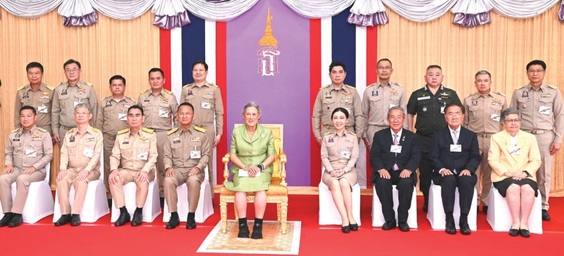สมเด็จพระกนิษฐาธิราชเจ้า กรมสมเด็จพระเทพรัตนราชสุดาฯ สยามบรมราชกุมารี เสด็จพระราชดำเนินไปทรงเป็นประธานการประชุมคณะกรรมการควบคุมโรคขาดสารไอโอดีนแห่งชาติ ครั้งที่ 1/ 2568 เพื่อนำเสนอความก้าวหน้าการดำเนินงานตามแผนปฏิบัติการด้านการควบคุมและป้องกันโรคขาดสารไอโอดีน
แห่งชาติ 2565-2570 และการดำเนินงานของภาคีเครือข่าย โอกาสนี้ ทอดพระเนตรนิทรรศการการเฝ้าระวังระดับไอโอดีนในปัสสาวะ โดยรูปแบบการตรวจสอบ
เป็นรอบ สำหรับเด็กอายุ 3-5 ปี และผู้สูงอายุ ณ กระทรวงสาธารณสุข อำเภอเมือง จังหวัดนนทบุรี เมื่อวันพุธที่ 14 พฤษภาคม 2568 เวลา 14.49 น.