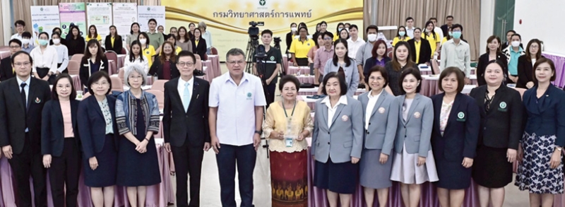หลักประกันสุขภาพถ้วนหน้า : นพ.ยงยศ ธรรมวุฒิ อธิบดี กรมวิทยาศาสตร์การแพทย์ เปิดการสัมมนานักวิชาการ ผู้เชี่ยวชาญ แพทย์ พยาบาล นักเทคนิคการแพทย์ นักวิทยาศาสตร์การแพทย์ ผู้แทนหน่วยตรวจคัดกรองทารกแรกเกิด และทีมแพทย์ผู้เชี่ยวชาญด้านเวชพันธุศาสตร์จากศูนย์การดูแลรักษาผู้ป่วยโรคหายาก โดยมี ศ.เกียรติคุณ พญ.พรสวรรค์ วสันต์ นายกสมาคมเพื่อเด็กพิการแต่กำเนิด (ประเทศไทย) ร่วมงาน