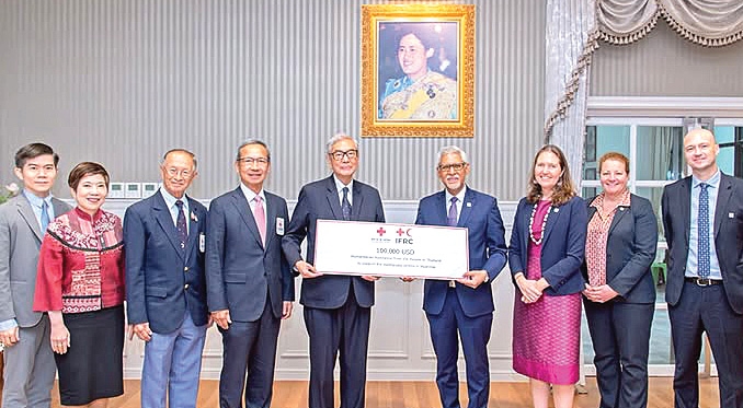 ระดมทุนฉุกเฉิน : เตช บุนนาค เลขาธิการ สภากาชาดไทย มอบเงิน 100,000 ดอลลาร์สหรัฐ (ประมาณ
3,300,000 บาท) ให้แก่ Mr.Jagan Chapagain เลขาธิการ สหพันธ์สภากาชาดและสภาเสี้ยววงเดือนแดง
ระหว่างประเทศ(IFRC) ซึ่งประชาชนชาวไทยร่วมกันบริจาคเพื่อช่วยเหลือผู้ประสบภัยจากเหตุแผ่นดินไหว
ในประเทศเมียนมา โดยมี ดร.อภิชาติ ชินวรรโณ และ พลโท นพ.อำนาจ บาลี ร่วมรับมอบ ที่ สภากาชาดไทย