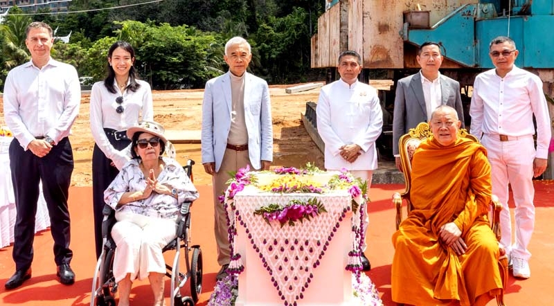 ยกระดับบริการ : พราวพุธ ลิปตพัลลภ กก.บห.กลุ่มบริษัท พราว จัดพิธีวางศิลาฤกษ์ โรงแรมอินเตอร์คอนติเนนตัล ภูเก็ต รีสอร์ท โครงการส่วนต่อขยายที่เป็นห้องพักใหม่จำนวน 43 ห้องสวีท โดยมี สมเด็จพระมหารัชมงคลมุนี (สมเด็จธงชัย ธมฺมธโช) เป็นประธานฝ่ายสงฆ์ พร้อมด้วย สุวัจน์ ลิปตพัลลภ อดีตรองนายกรัฐมนตรี และ โสภณ สุวรรณรัตน์ ผวจ.ภูเก็ต ร่วมพิธี ที่โรงแรมอินเตอร์คอนติเนนตัล ภูเก็ต รีสอร์ท