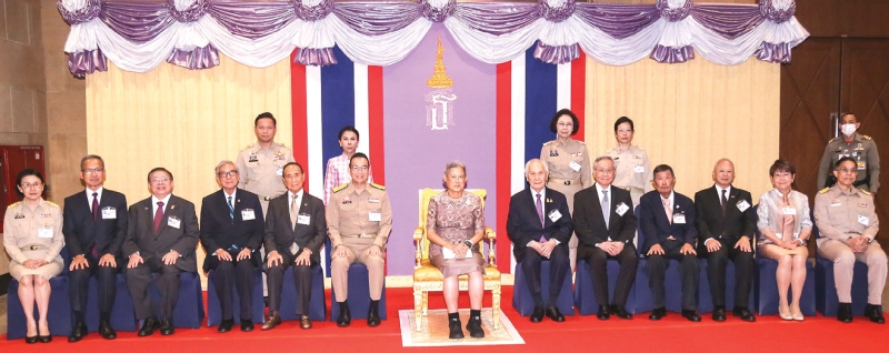 สมเด็จพระกนิษฐาธิราชเจ้า กรมสมเด็จพระเทพรัตนราชสุดาฯ สยามบรมราชกุมารี เสด็จพระราชดำเนินไปทอดพระเนตรนิทรรศการ “150 ปี กระทรวงการ
ต่างประเทศ : การวางรากฐานความสัมพันธ์ทางการทูตสู่อนาคต” เพื่อเฉลิมฉลองและน้อมรำลึกถึงพระมหากรุณาธิคุณของพระมหากษัตริย์ที่ทรงวางรากฐาน รวมทั้ง
เผยแพร่ สร้างความตระหนักรู้เกี่ยวกับความสำคัญของงานด้านการต่างประเทศของไทย การดำเนินงาน นโยบายและบทบาทการทำงานในเวทีระหว่างประเทศ เพื่อความก้าวหน้าและประโยชน์ต่อประเทศชาติและประชาชน ณ วิเทศสโมสร กระทรวงการต่างประเทศ เมื่อวันอังคารที่ 27 พฤษภาคม 2568 เวลา 17.16 น.