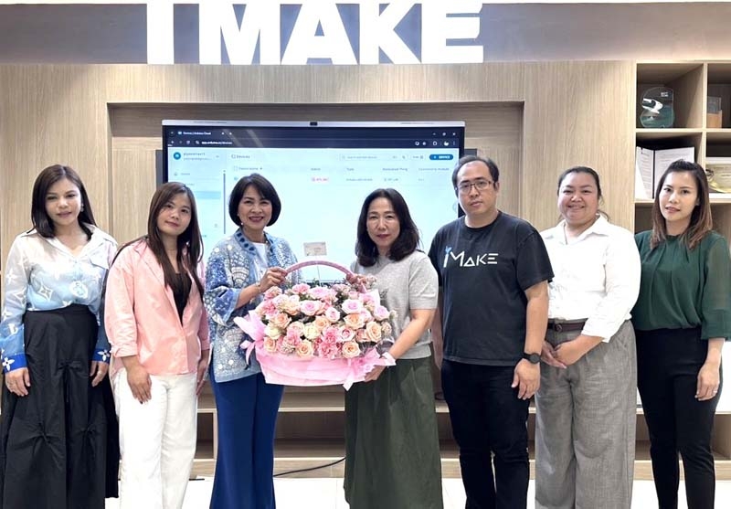 ก้าวสู่โลกอนาคต : จรูญรัตน์ สาลี กก.ผจก.บจก.พาราไดซ์ พาร์ค ร่วมยินดีกับ
สุมิตรา นิ่มกรชัย CEO และ CO-Founder iMAKE Innovation ในโอกาสเปิด iMAKE Innovation สถาบันพัฒนาทักษะดิจิทัล เทคโนโลยีและการสร้างนวัตกรรม เพื่อส่งเสริมทักษะแห่งอนาคตให้กับเยาวชนไทย ที่ ศูนย์การค้าพาราไดซ์ พาร์ค