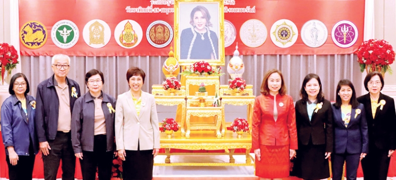 เยาวชนต้นแบบ : รศ.ทวิดา กมลเวชช รองผู้ว่าราชการกรุงเทพมหานคร เป็นประธานในงานประกวดผลงาน
“โครงการ TO BE NUMBER ONE ในทูลกระหม่อมหญิงอุบลรัตนราชกัญญา สิริวัฒนาพรรณวดี ระดับ กรุงเทพมหานคร ประจำปี 2568” โดยมี พญ.ณิชาภา สวัสดิกานนท์ รองอธิบดีกรมสุขภาพจิต, ทัศนีย์
ชัยคุณแสง ผู้ตรวจราชการ และ มนทิรา เข็มทอง ผอ.สำนักพัฒนาชุมชน ร่วมงาน ที่ โรงแรม ดิ เอมเมอรัลด์