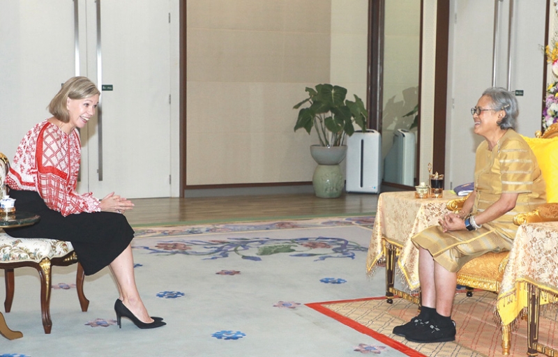สมเด็จพระกนิษฐาธิราชเจ้า กรมสมเด็จพระเทพรัตนราชสุดาฯ สยามบรมราชกุมารี เสด็จออก ณ วังสระปทุม
เขตปทุมวัน กรุงเทพมหานคร พระราชทานพระราชวโรกาสให้ นางกริสตีนา กูวายา-ซันโทปูโลส
(Ms. Kristiina Kuvaja - Xanthopoulos) เอกอัครราชทูตสาธารณรัฐฟินแลนด์ประจำราชอาณาจักรไทย
เฝ้าทูลละอองพระบาท ในโอกาสเข้ารับหน้าที่ เมื่อวันอังคารที่ 3 มิถุนายน 2568 เวลา 09.00 น.