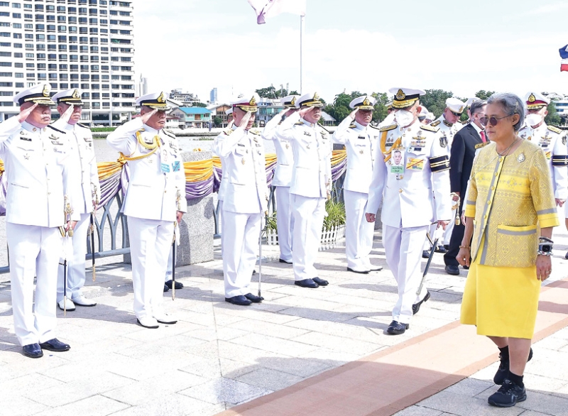 พระบาทสมเด็จพระเจ้าอยู่หัว ทรงพระกรุณาโปรดเกล้าโปรดกระหม่อมให้ สมเด็จพระกนิษฐาธิราชเจ้า
กรมสมเด็จพระเทพรัตนราชสุดาฯ สยามบรมราชกุมารี เสด็จพระราชดำเนินแทนพระองค์ ไปทรงวาง
พวงมาลาถวายราชสักการะ พระบรมราชานุสาวรีย์ พระบาทสมเด็จพระปรเมนทรมหาอานันทมหิดล
พระอัฐมรามาธิบดินทร ณ เชิงสะพานพระราม 8 เนื่องในวันคล้ายวันสวรรคต เมื่อวันจันทร์ที่ 9 มิถุนายน 2568
