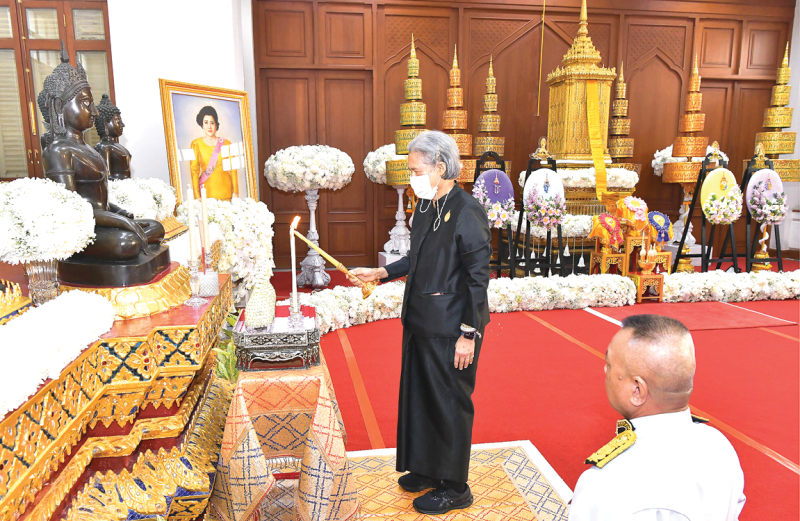 พระบาทสมเด็จพระเจ้าอยู่หัว ทรงพระกรุณาโปรดเกล้าฯ
ให้ สมเด็จพระกนิษฐาธิราชเจ้า กรมสมเด็จพระ
เทพรัตนราชสุดาฯ สยามบรมราชกุมารี เสด็จพระราชดำเนินแทนพระองค์ไปพระราชทานน้ำหลวงอาบศพ ท่านผู้หญิง
พันธุ์สวลี กิติยากร
พระมารดาใน
พระเจ้าวรวงศ์เธอ พระองค์เจ้าโสมสวลี
กรมหมื่นสุทธนารีนาถ
ณ ศาลาบัณณรศภาค
วัดเบญจมบพิตรดุสิตวนารามราชวรวิหาร เมื่อวันพุธที่
11 มิถุนายน 2568