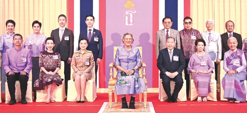สมเด็จพระกนิษฐาธิราชเจ้า กรมสมเด็จพระเทพรัตนราชสุดาฯ สยามบรมราชกุมารี เสด็จพระราชดำเนินไปในงานแสดงดนตรีและนาฏศิลป์ “70 พรรษา สมเด็จพระกนิษฐาธิราชเจ้าฯ” เพื่อเฉลิมพระเกียรติในโอกาสทรงเจริญพระชนมายุ 70 พรรษา
2 เมษายน 2568 โอกาสนี้ พระราชทานเข็มหรรษาศิลป์แก่ผู้สมทบทุนมูลนิธิศิลปินแห่งชาติ แล้วทอดพระเนตรนิทรรศการ
และผลงานนักเรียน นักศึกษา ณ ศูนย์วัฒนธรรมแห่งประเทศไทย เมื่อวันอาทิตย์ที่ 22 มิถุนายน 2568 เวลา 08.42 น.