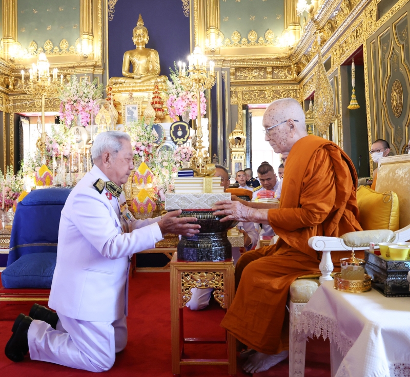 สมเด็จพระอริยวงศาคตญาณ สมเด็จพระสังฆราช สกลมหาสังฆปริณายก เสด็จลง ณ พระอุโบสถ วัดราชบพิธสถิตมหาสีมาราม เขตพระนคร กรุงเทพมหานคร ในโอกาสที่พระบาทสมเด็จพระเจ้าอยู่หัว ทรงพระกรุณาโปรดพระราชทานพระบรมราชูปถัมภ์ ในการบำเพ็ญพระกุศลฉลองพระชันษา 98 ปี ในการนี้ พล.อ.สุรยุทธ์ จุลานนท์
ประธานองคมนตรี เชิญเครื่องราชสักการะพระราชทาน ไปถวาย เมื่อวันพฤหัสบดีที่ 26 มิถุนายน 2568