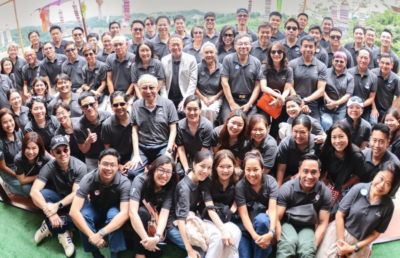 ประชุมสัญจร : สนั่น อังอุบลกุล ประธานมูลนิธิเพื่อสถาบันการศึกษาวิชาการจัดการแห่งประเทศไทย (IMET) โครงการพัฒนาผู้นำที่มีศักยภาพสูงสร้างคุณค่าให้ตนเองและผู้อื่น นำคณะ IMET MAX รุ่น 7 ดูงาน โดยมี ดร.ชุมพล พรประภา, รศ.นพ.ฉันชาย สิทธิพันธุ์, เทวินทร์ วงศ์วานิช, สมประสงค์ บุญยะชัย, ดร.วิรไท สันติประภพ, สมชัย เลิศสุทธิวงค์ และ วิชัย เบญจรงคกุล ร่วมงาน ที่ กิ่วม่วงฮิล จังหวัดน่าน