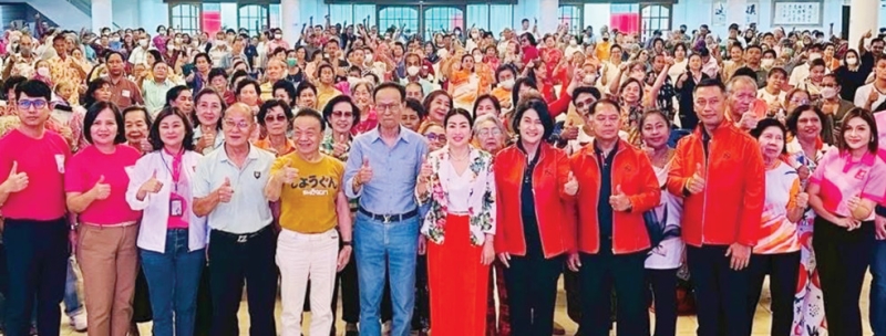 เงินทองมีใช้ ไม่ขัดสน : แอนศิริ วลัยกนก สมาชิกสภาผู้แทนราษฎร กรุงเทพมหานคร กรรมาธิการ การเงิน การคลัง สถาบัน
การเงินและตลาดการเงิน ร่วมกับธนาคารกรุงไทย ธนาคารออมสิน ธนาคารอาคารสงเคราะห์ สำนักงานประกันสังคม จัดงาน
สัมมนาวิชาการ “รู้เงิน รู้เทคโนโลยี รู้สิทธิเพื่อชีวิตเกษียณที่ดีกว่า” เพื่อแนะนำวิธีการวางแผนการเงินการลงทุนในวัยเกษียณ
ที่สามารถไปสู่การเกษียณอย่างมีความสุขตามที่คาดหวังไว้ ที่ มูลนิธิหาญตระกูล ถนนสุขสวัสดิ์ เขตราษฎร์บูรณะ