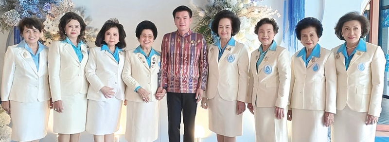 พิธีสถาปนา : ประไพรัตน์ เพชรยวน ผู้ว่าราชการจังหวัดพังงา และ เพ็ญพักตร์ ศรีทอง ประธานสภาแม่ดีเด่นแห่งชาติฯ เป็นประธานในพิธีสถาปนาสมาคมแม่ดีเด่นแห่งชาติ จังหวัดพังงา ให้แก่ ดร.วัลลภา ธีระสานต์ โดยมีคณะกรรมการ อาทิ ดร.นุชนาถ วสุรัตน์, พญ.สุวณีย์ โยธารักษ์. ประยูร เหล่าสายเชื้อ, ดร.ปัญจรัตน์ มังกรกนก และ ดร.นภาภิศ ตรีเพ็ชรไพศาล ร่วมงาน ที่ โรงแรม เลอ เอราวัณ จังหวัดพังงา