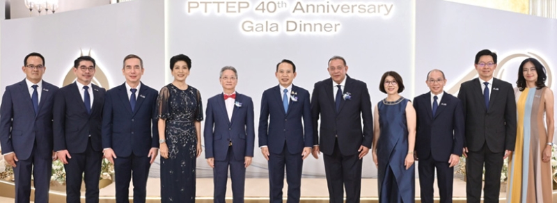ฉลองครบ 4 ทศวรรษ : ไกรฤทธิ์ อุชุกานนท์ชัย ประธานกรรมการ บมจ.ปตท.สำรวจและผลิตปิโตรเลียม (ปตท.สผ.) และ มนตรี ลาวัลย์ชัยกุล ประธานเจ้าหน้าที่บริหาร พร้อมด้วยคณะผู้บริหาร ต้อนรับ ประเสริฐ สินสุขประเสริฐ ปลัดกระทรวงพลังงาน และบุคคลสำคัญจากภาครัฐและเอกชนซึ่งมาร่วมแสดงความยินดี
ในงาน “ครบรอบ 40 ปี ภาคภูมิใจในภารกิจสร้างความมั่นคงทางพลังงาน” ที่โรงแรมเดอะริทซ์-คาร์ลตัน กรุงเทพ

