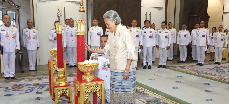 พระบาทสมเด็จพระเจ้าอยู่หัว ทรงพระกรุณาโปรดเกล้าโปรดกระหม่อมให้ สมเด็จพระกนิษฐาธิราชเจ้า กรมสมเด็จพระเทพรัตนราชสุดาฯ สยามบรมราชกุมารี เสด็จออกแทนพระองค์ ณ วังสระปทุม ทรงเจิมเทียนพรรษา สำหรับพระราชอุทิศพระราชทานไปจุดบูชาพระรัตนตรัย และพุทธเจดียสถานตามพระอารามหลวง
ในกรุงเทพมหานครและต่างจังหวัด เนื่องในเทศกาลเข้าพรรษา ประจำปีพุทธศักราช 2568 ในโอกาสนี้ พระราชทานพระราชวโรกาสให้ ผู้ว่าราชการจังหวัดอุบลราชธานี และ ผู้ว่าราชการจังหวัดขอนแก่น เฝ้าทูลละอองพระบาท รับพระราชทานเทียนพรรษา เมื่อวันเสาร์ที่ 5 กรกฎาคม 2568 เวลา 17.30 น.