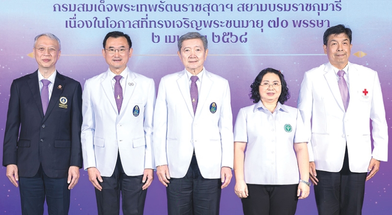 ศิริราช-รามาฯ-จุฬาฯ รวมพลัง : ศ.คลินิกเกียรติคุณ นพ.ปิยะสกล สกลสัตยาทร ประธานโครงการฯ และ รองประธานกรรมการศิริราชมูลนิธิ จัด “โครงการเฉลิมพระเกียรติสมเด็จพระกนิษฐาธิราชเจ้า กรมสมเด็จพระเทพ
รัตนราชสุดาฯ สยามบรมราชกุมารี เนื่องในโอกาสที่ทรงเจริญพระชนมายุ 70 พรรษา โดยมี ศ.นพ.อภิชาติ
อัศวมงคลกุล, ศ.คลินิก นพ.อาทิตย์ อังกานนท์ และ รศ.นพ.ฉันชาย สิทธิพันธุ์ ร่วมงาน ที่ ม.มหิดล