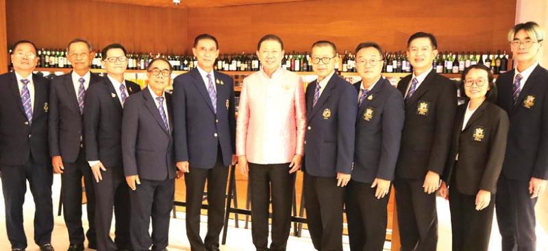 เตรียมงาน : สนั่น อังอุบลกุล นายกสมาพันธ์สมาคมผู้ปกครองและครูโรงเรียนในครือมูลนิธิเซนต์คาเบรียลฯ
ต้อนรับ สุนันต์ อรุณนพรัตน์ นายกสมาพันธ์สมาคมศิษย์เก่าคณะเซนต์คาเบรียลฯ และคณะกรรมการ เพื่อหารือ
การจัดงานฉลอง “Jubilee 2025 คณะภราดาเซนต์คาเบรียลแห่งประเทศไทย” โดยมี กิตติชัย เจริญวุฒิลาภ,
ศิริพงศ์ ไชยวงค์, จักรี รุจิขจรเดช, ณรงค์ ลีลสมภพ ร่วมงาน ที่ โรงแรมแกรนด์ ไฮแอท เอราวัณ