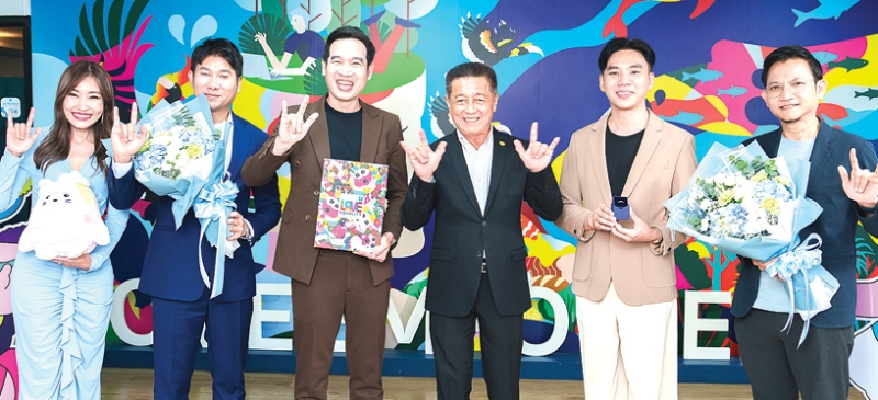 รักคือพลังของชีวิต : สมชัย อาภรณ์ศิริพงษ์ Deputy Chief Executive Officer บมจ.ไทยสมุทรประกันชีวิต
มอบกรมธรรม์ “Power of Love Equality” ให้แก่ ทนงศักดิ์ บุตรดีศักดิ์ และ ต่อสกุล กฤตะเศรณีวัฒน์
คู่รักกันมายาวนานกว่า 19 ปี เป็นลูกค้าผู้ทำแบบประกัน “เพื่อนคู่ชีวิต B450 (20/15)” กับ OCEAN LIFE
ไทยสมุทร ร่วมฉลองเดือนแห่งความภาคภูมิใจ Pride Month ดูแลกันและกันอย่างมั่นคงตลอดชีวิต