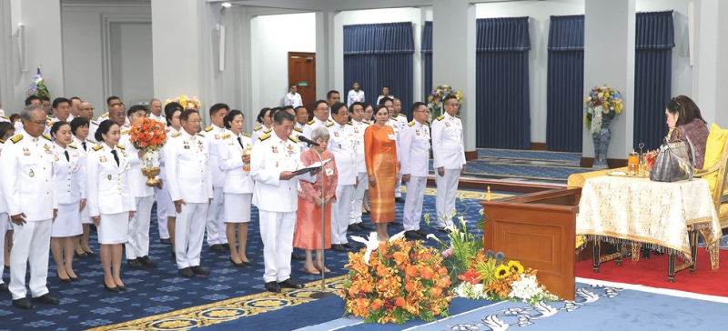 สมเด็จพระเจ้าน้องนางเธอ เจ้าฟ้าจุฬาภรณวลัยลักษณ์ อัครราชกุมารี กรมพระศรีสวางควัฒน วรขัตติยราชนารี เสด็จลง ณ ศาลาดุสิดาลัย สวนจิตรลดา พระราชวังดุสิต พระราชทานพระวโรกาสให้ นายภูมิธรรม เวชยชัย
รองนายกรัฐมนตรี รักษาราชการแทนนายกรัฐมนตรี พร้อมด้วยคณะรัฐมนตรีและคู่สมรส เฝ้าถวายพระพรชัยมงคล เนื่องในโอกาสวันคล้ายวันประสูติ วันที่ 4 กรกฎาคม 2568 เมื่อวันจันทร์ที่ 14 กรกฎาคม 2568 เวลา 14.00 น.