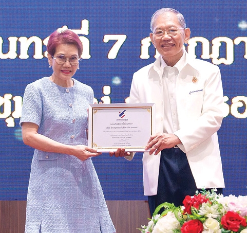ซื่อสัตย์สุจริต   ศ.พิเศษ วิชา มหาคุณ ประธานกรรมการ มูลนิธิต่อต้านการทุจริต มอบเกียรติบัตรองค์กรที่ให้การสนับสนุนมูลนิธิต่อต้านการทุจริต อย่างดียิ่ง ประจำปี 2568 ให้แก่ วิลาวัลย์ วรุตพิพัฒน์ Chief People Officer บมจ.ไทยสมุทรประกันชีวิต ที่ วปอ. 