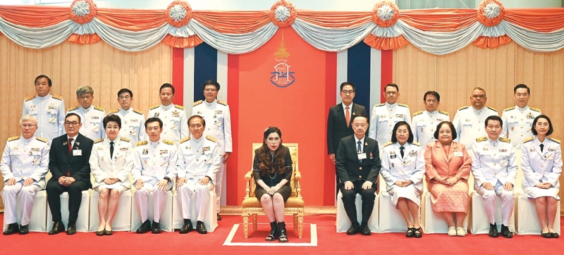 สมเด็จพระเจ้าน้องนางเธอ เจ้าฟ้าจุฬาภรณวลัยลักษณ์ อัครราชกุมารี กรมพระศรีสวางควัฒน วรขัตติยราชนารี เสด็จไปพระราชทานรางวัลสมเด็จเจ้าฟ้าจุฬาภรณ์ ประจำปี 2567 และทรงเปิดการประชุมวิชาการ กับทรงฟังปาฐกถาพิเศษ ที่มูลนิธิรางวัลสมเด็จเจ้าฟ้าจุฬาภรณ์ฯ จัดขึ้นเพื่อมอบให้แก่นักวิทยาศาสตร์ นักวิจัย ผู้ประกอบวิชาชีพด้านการแพทย์และการสาธารณสุข โดยมี ดร.อัศวิน อิงคะกุล ประธานกรรมการบริหาร มิราเคิล กรุ๊ป และ นุจรี วิบูลเชื้อ ผู้ช่วยกรรมการผู้จัดการ มิราเคิล กรุ๊ป เฝ้าฯรับเสด็จ ณ โรงแรมอัศวิน แกรนด์ คอนเวนชั่น เมื่อวันพฤหัสบดีที่ 17 กรกฎาคม 2568