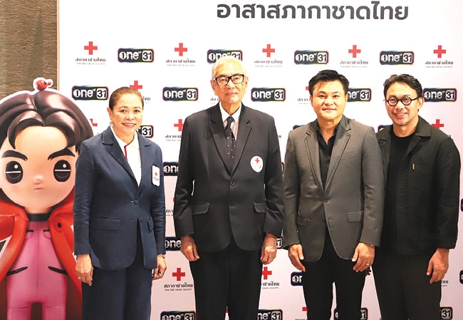 ช่วยเหลือสังคม : เตช บุนนาค เลขาธิการสภากาชาดไทย, ถกลเกียรติ วีรวรรณ
ประธานเจ้าหน้าที่บริหาร บมจ.เดอะ วัน เอ็นเตอร์ไพรส์ และ จิราพร ศรีสอ้าน ผอ.สำนักสารนิเทศและสื่อสารองค์กร สภากาชาดไทย ร่วมเปิดกิจกรรม “หน้านิ่ง
อาสาสภากาชาดไทย” ปลูกฝังจิตสาธารณะให้ศิลปินนักแสดงแฟนคลับและประชาชน