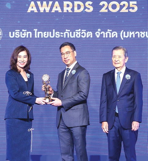รางวัลเกียรติยศ : วรางค์ ไชยวรรณ รองประธานเจ้าหน้าที่บริหาร บมจ.ไทยประกันชีวิต รับรางวัล บริษัทยอดเยี่ยมด้านประกันชีวิต ประจำปี 2568 จาก ดร.เศรษฐพุฒิ สุทธิวาทนฤพุฒิ ผู้ว่าการธนาคารแห่งประเทศไทย ที่ โรงแรม ไฮแอท รีเจนซี่ กรุงเทพ
