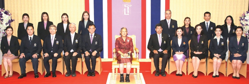 สมเด็จพระกนิษฐาธิราชเจ้า กรมสมเด็จพระเทพรัตนราชสุดาฯ สยามบรมราชกุมารี เสด็จพระราชดำเนินไปทรงเป็นประธานเปิดการประชุมวิชาการร่วม
คณะแพทยศาสตร์ 4 สถาบัน : จุฬาฯ-รามาฯ-ศิริราช-ธรรมศาสตร์ Joint Conference in Medical Sciences (JCMS 2025) ในโอกาสครบ 125 ปี วันคล้ายวัน
พระราชสมภพสมเด็จพระศรีนครินทราบรมราชชนนี เพื่อแสดงความก้าวหน้าด้านวิชาการและการวิจัย เชื่อมโยงและบูรณาการวิชาการในสาขาต่างๆ ทางวิทยาศาสตร์การแพทย์ ส่งเสริมการพัฒนาระบบการดูแลสุขภาพที่ยั่งยืน ณ โรงแรมเซ็นทาราแกรนด์ฯ แอท เซ็นทรัลเวิลด์ เมื่อวันพฤหัสบดีที่ 24 กรกฎาคม 2568 เวลา 08.55 น.