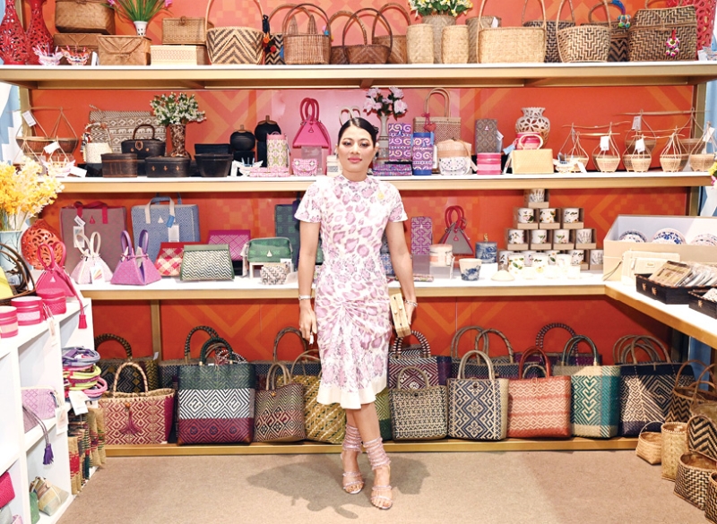 สมเด็จพระเจ้าลูกเธอ เจ้าฟ้าสิริวัณณวรี นารีรัตนราชกัญญา เสด็จไป ในงาน “สืบสานใจ หัตถศิลป์ไทย สู่สากล :
EM DISTRICT SENSE OF THAI 2025” ซึ่งจัดขึ้นเป็นปีที่ 4 เพื่อเฉลิมพระเกียรติพระบาทสมเด็จพระเจ้าอยู่หัว และสมเด็จพระนางเจ้าสิริกิติ์ พระบรมราชินีนาถ พระบรมราชชนนีพันปีหลวง เนื่องในวันเฉลิมพระชนมพรรษา ณ ศูนย์การค้าเอ็มสเฟียร์ กรุงเทพมหานคร เมื่อวันอังคารที่ 29 กรกฎาคม 2568 เวลา 16.50 น.