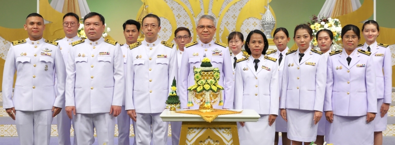 น้อมสำนึกในพระมหากรุณาธิคุณ : ศ.ดร.องอาจ นัยพัฒน์ ผู้อำนวยการ สำนักงานรับรองมาตรฐานและประเมินคุณภาพการศึกษา (สมศ.) พร้อมด้วยคณะผู้บริหาร และเจ้าหน้าที่ ร่วมบันทึกเทปโทรทัศน์ถวายพระพรชัยมงคล พระบาทสมเด็จพระปรเมนทรรามาธิบดีศรีสินทรมหาวชิราลงกรณ พระวชิรเกล้าเจ้าอยู่หัว เนื่องในโอกาส
วันเฉลิมพระชนมพรรษา 28 กรกฎาคม 2568 ณ สถานีวิทยุโทรทัศน์แห่งประเทศไทย กรมประชาสัมพันธ์