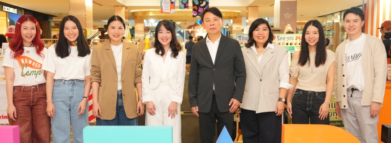 “เรียนจริง-ทำจริง-โตจริง” : ดร.ณัฐกิตติ์ ตั้งพูลสินธนา เปิดงาน “LEAD Pop-Up Market” แซนด์บ็อกซ์
เวิร์กช็อป ของผู้เรียนหลักสูตร “LEAD by Central Pattana รุ่นที่ 7” สร้างผู้ประกอบการและเจ้าของธุรกิจที่เติบโตอย่างยั่งยืน และขับเคลื่อนเศรษฐกิจประเทศให้ก้าวไกล ที่ร่วมกันสร้างสรรค์ไอเดียใหม่ๆ ที่เกิดจากเรื่องเล่าและแรงบันดาลใจของทุกแบรนด์ รวมเป็นสินค้าคอลแลปพิเศษต่างๆ ที่ ศูนย์การค้าเซ็นทรัลเวิลด์