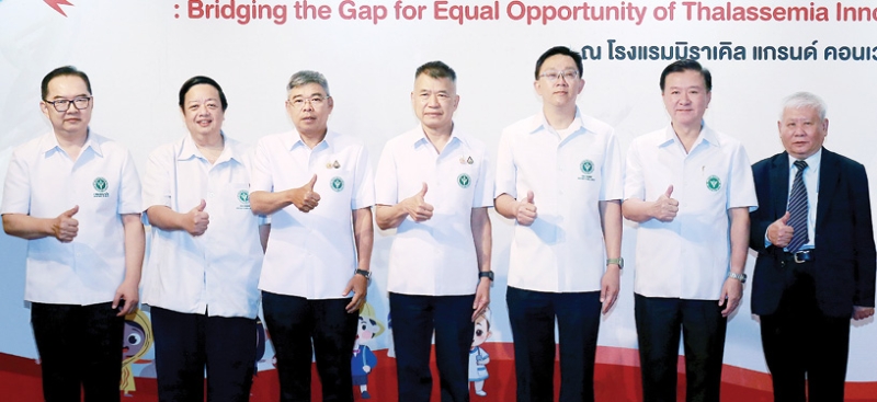 สัมมนาวิชาการ : วิชัย ไชยมงคล ที่ปรึกษา รมว.สาธารณสุข เปิดการประชุมธาลัสซีเมียแห่งชาติ
ครั้งที่ 26 ประจำปี 2568 “ลดความเหลื่อมล้ำ เสริมการเข้าถึง นวัตกรรมการรักษาธาลัสซีเมีย” จัดโดย สถาบัน
สุขภาพเด็กแห่งชาติมหาราชินี กรมการแพทย์ โดยมี นพ.ศักดา อัลภาชน์ รองปลัดกระทรวงสาธารณสุข และ
นพ.สุทัศน์ ฟู่เจริญ ประธานมูลนิธิโรคโลหิตจางธาลัสซีเมียฯ ร่วมงาน ที่ โรงแรมมิราเคิล แกรนด์ คอนเวนชั่น